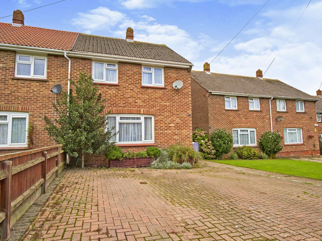 3 bed semidetached house for sale in Berry Close, Newport PO30, £