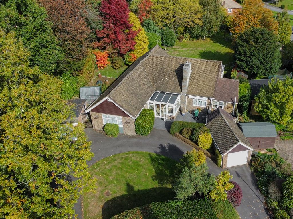 3 bed bungalow for sale in Raglan Road, Reigate RH2 Zoopla