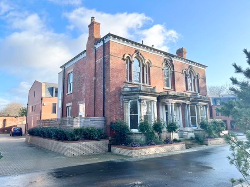 3 bed semidetached house to rent in The Curve, Welholme Road, Grimsby