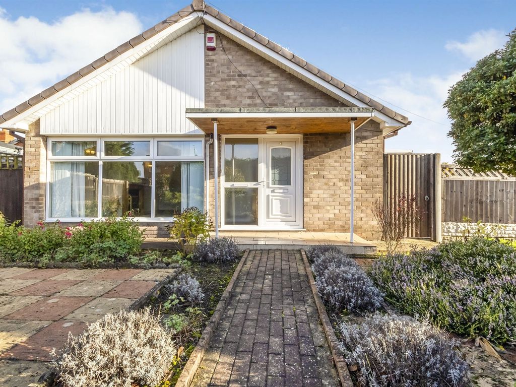 3 bed detached bungalow for sale in Bestwood Road, Hucknall, Nottingham