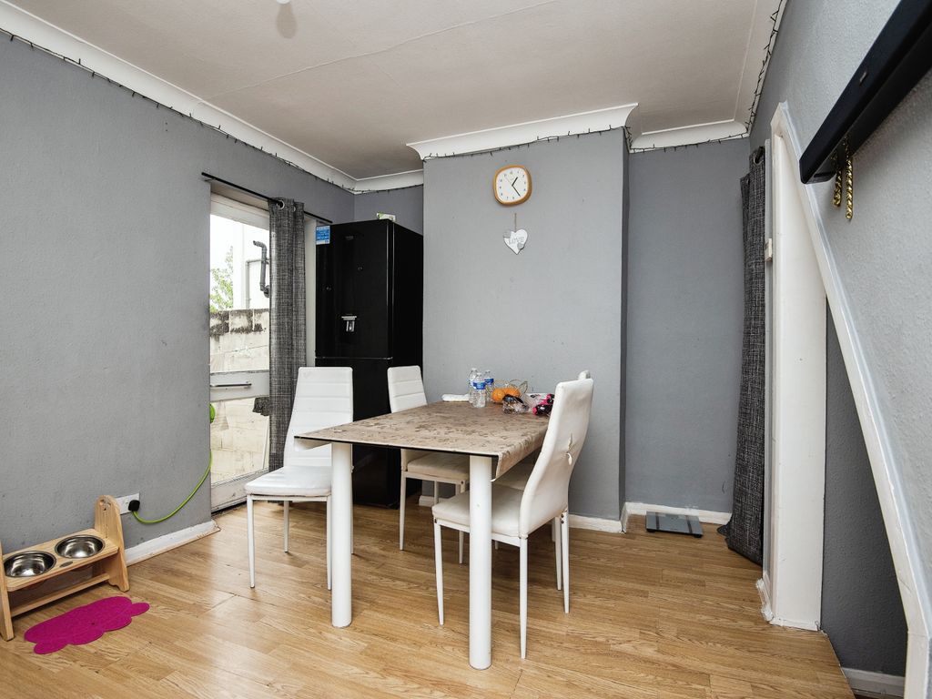 3 bed terraced house for sale in Hartington Street, Chatham, Kent ME4, £210,000 Zoopla