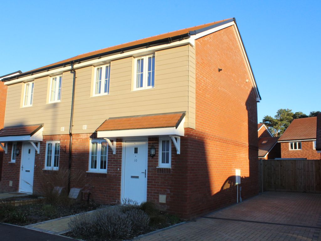 2 bed property to rent in Augustus Avenue, Fordingbridge SP6 Zoopla