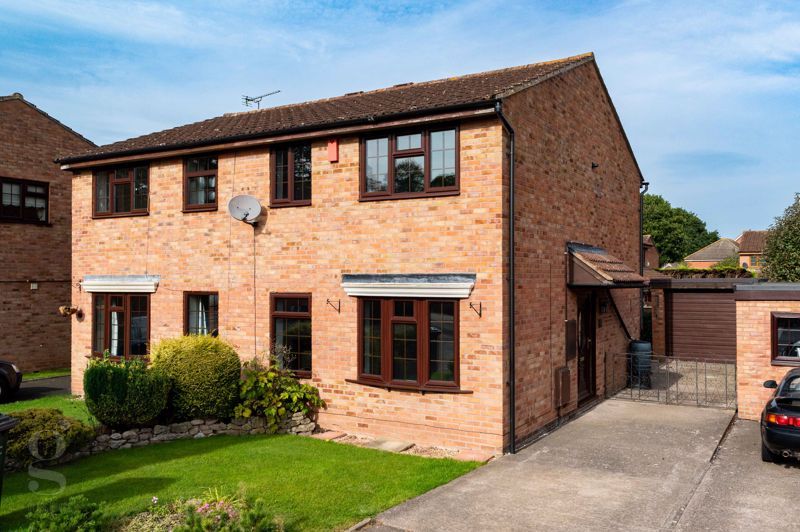3 bed semidetached house for sale in Pennine Close, Kings Acre