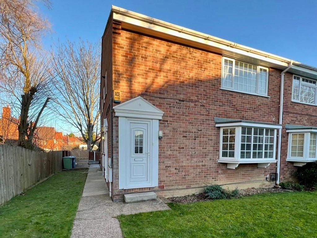 2 bed flat to rent in Ashdown Drive, Walton, Chesterfield S40, £675 pcm