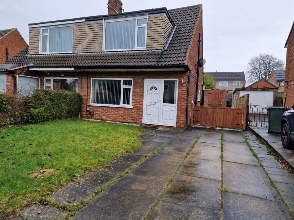 3 bed semidetached house to rent in Linton Crescent, Leeds LS17, £