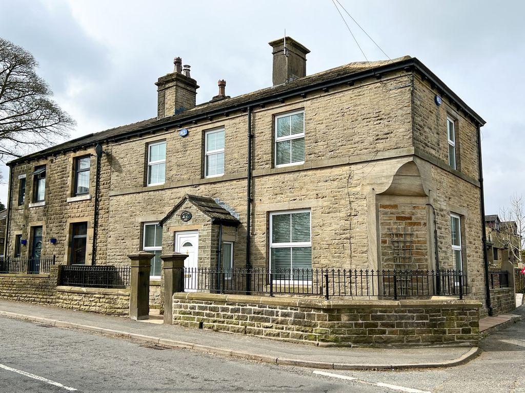 3 bed semidetached house for sale in Dunford Road, Hade Edge