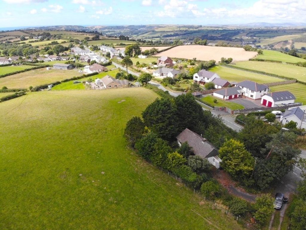 3 bed bungalow for sale in Maesawel, PantYCrug, Capel Seion