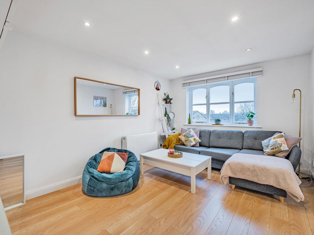 1 bed flat for sale in Philips Close, Carshalton SM5, £240,000 Zoopla