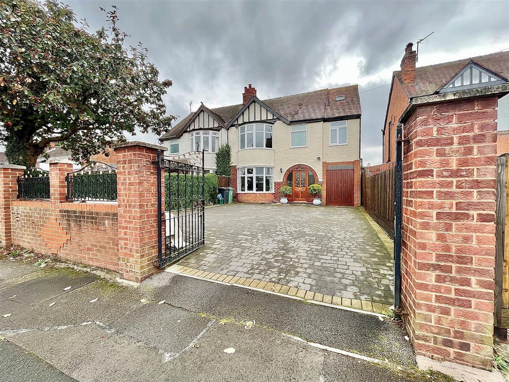 4 bed semidetached house for sale in Cheltenham Road, Longlevens