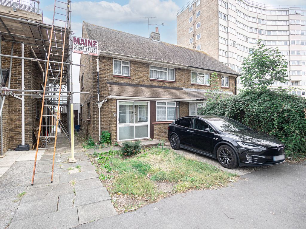 3 bed semidetached house for sale in Norwich Avenue, SouthendOnSea