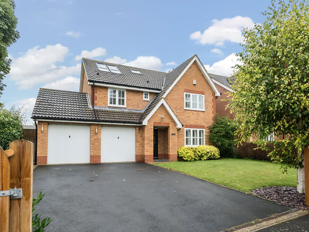 5 bed detached house for sale in Creslow Way, Stone, Buckinghamshire