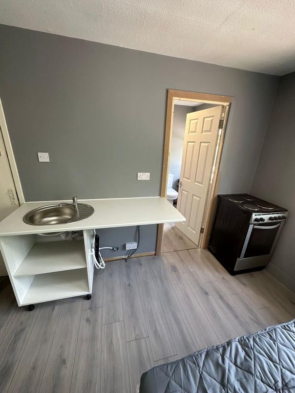 1 bed flat to rent in Kenton Close, Bracknell RG12, £995 pcm Zoopla