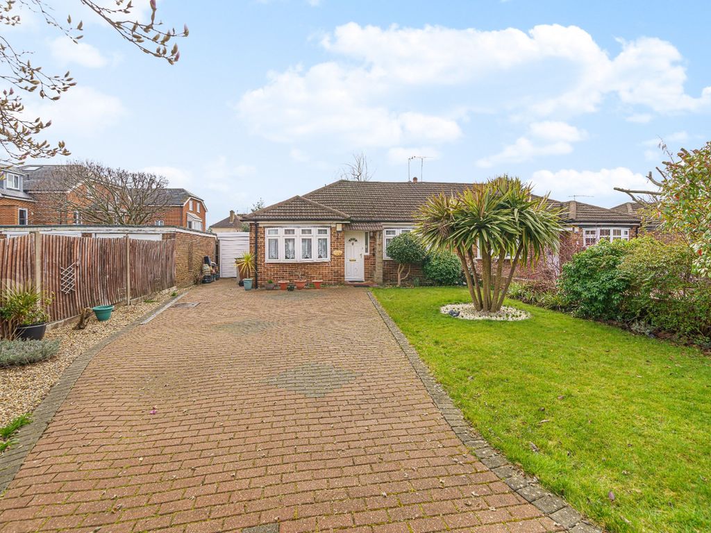 2 bed semidetached bungalow for sale in Cambria Close, Sidcup, Kent