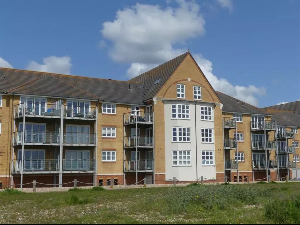 2 bed flat for sale in Caroline Way, Eastbourne BN23, £320,000 Zoopla