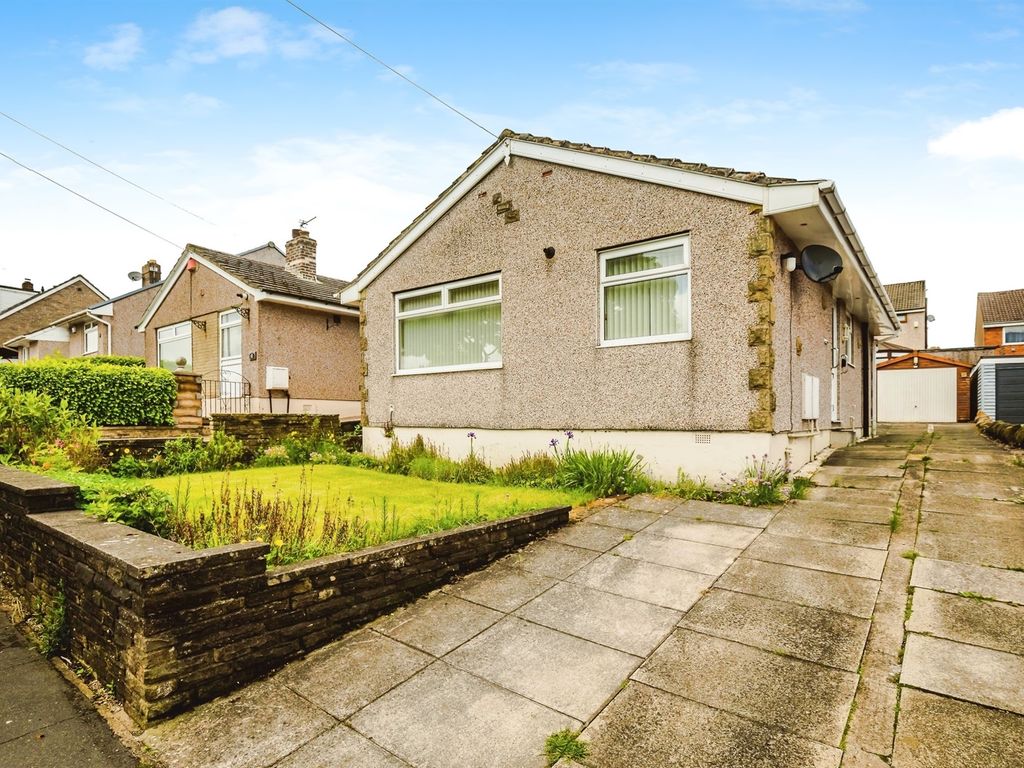 2 bed detached bungalow for sale in Roils Head Road, Halifax HX2, £