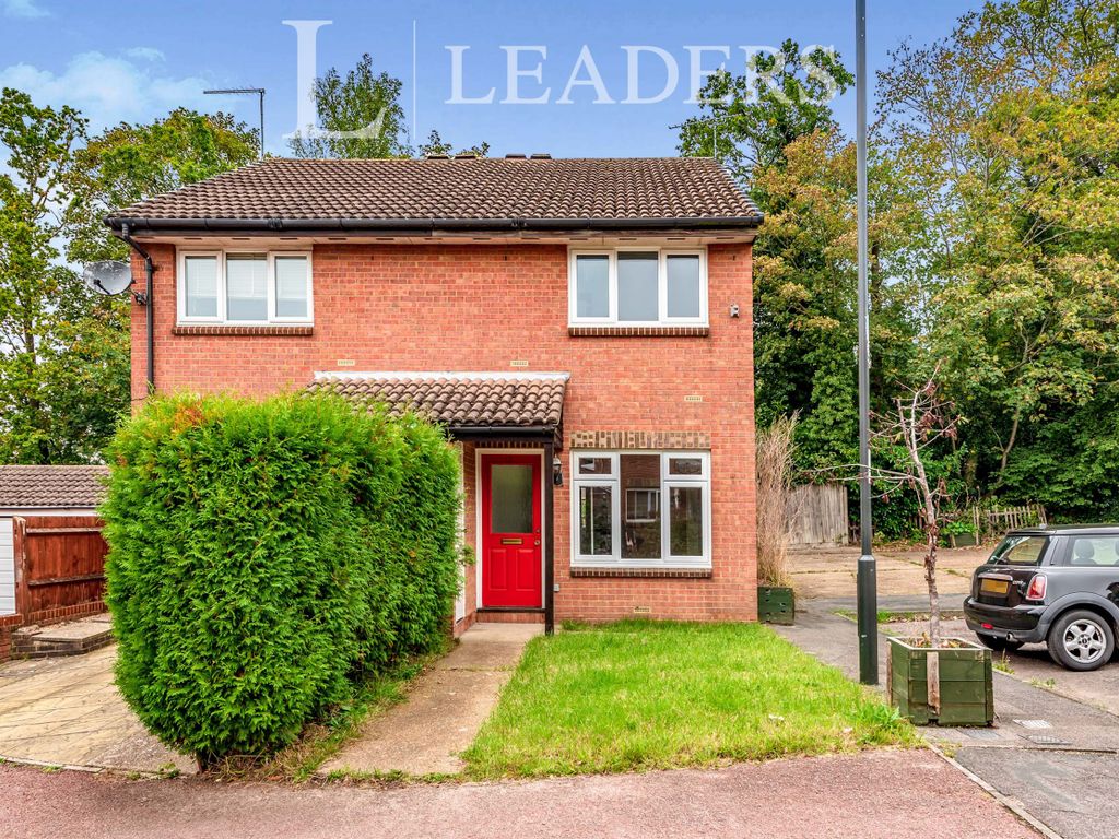 2 bed semidetached house to rent in Oakfields, Worth, Crawley RH10