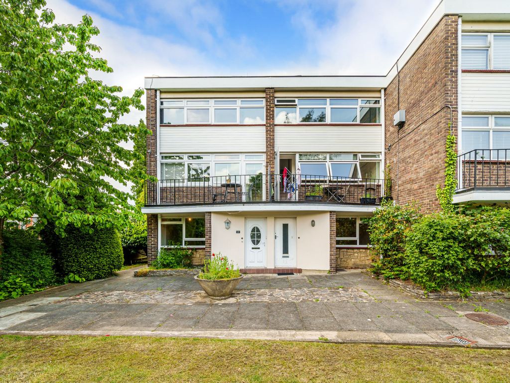2 bed flat for sale in South Street, Farnham GU9 Zoopla