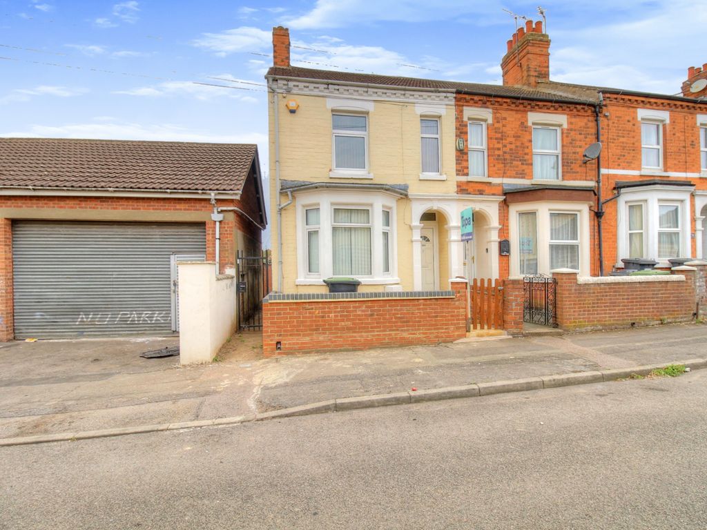 3 bed end terrace house for sale in Albert Road, Wellingborough NN8