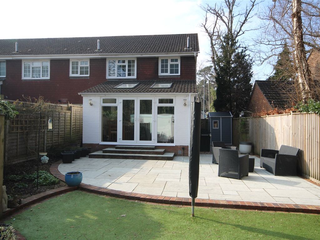 3 bed end terrace house for sale in Ringwood Road, Walkford
