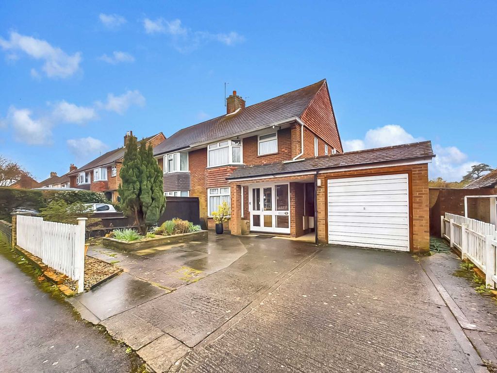 3 bed semidetached house for sale in The Avenue, Princes Risborough