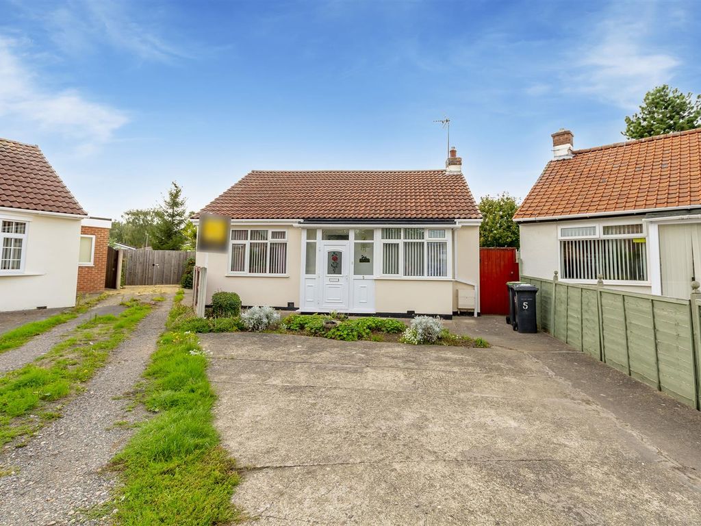 2 bed detached bungalow for sale in The Crescent, Beeston, Nottingham