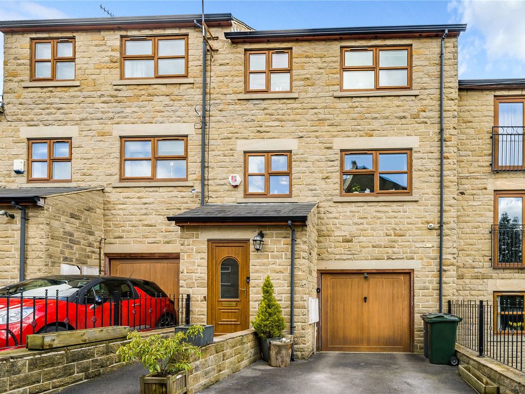 3 bed terraced house for sale in Priestthorpe Road, Bingley, West