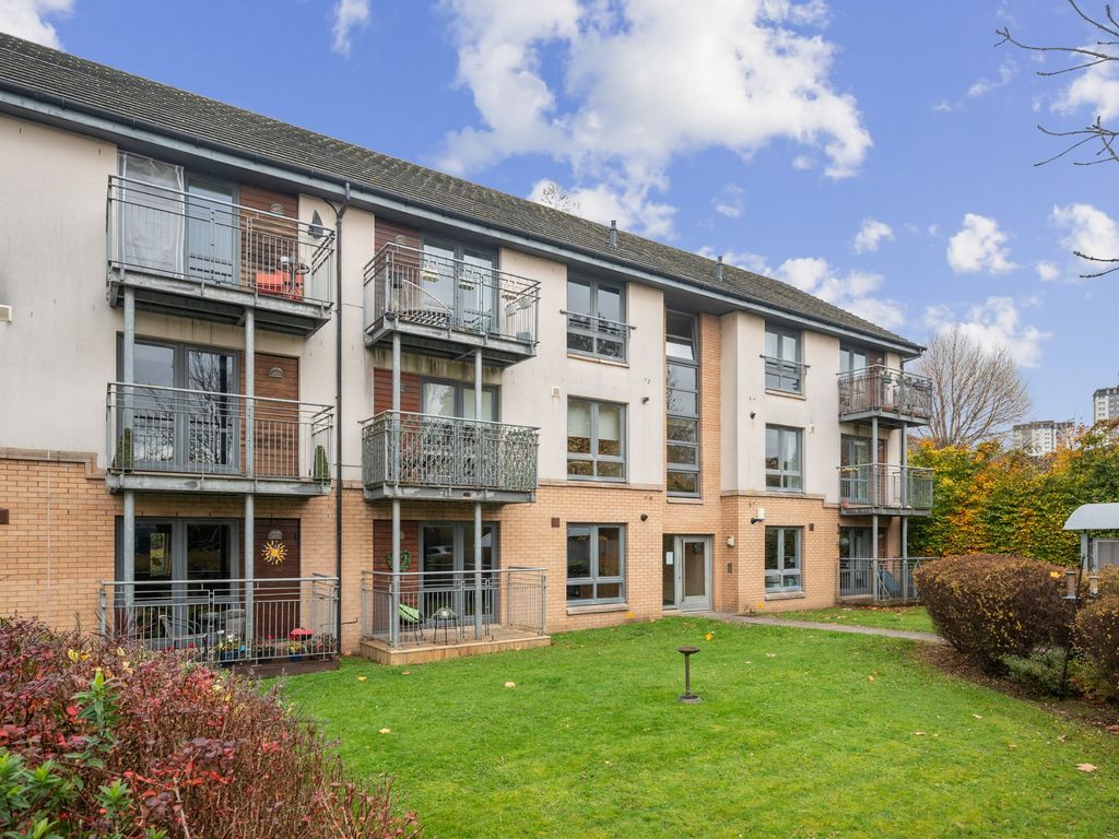 2 bed flat for sale in Kirkton Avenue, Knightwood, Glasgow G13, £