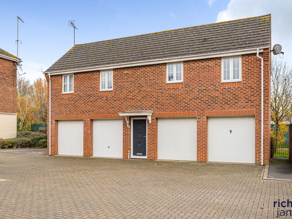 2 bed flat for sale in Swan Close, Coleview, Swindon, Wiltshire SN3, £