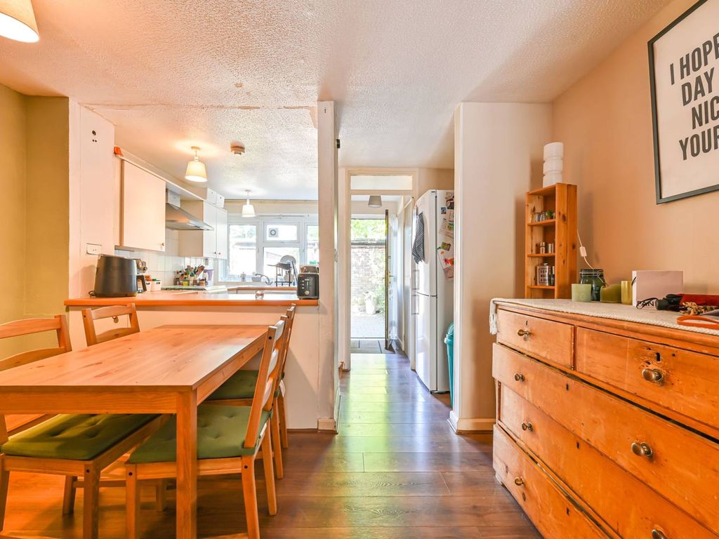 3 bed property to rent in Goodman Crescent, Telford Park, London SW2