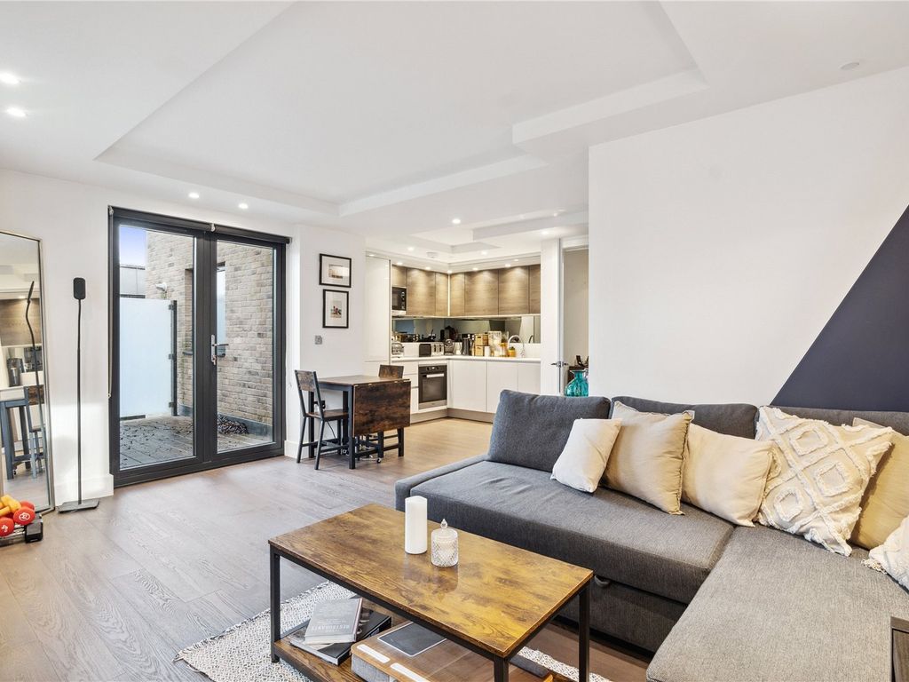 2 bed flat for sale in Connaught Gardens, London N10, £675,000 Zoopla