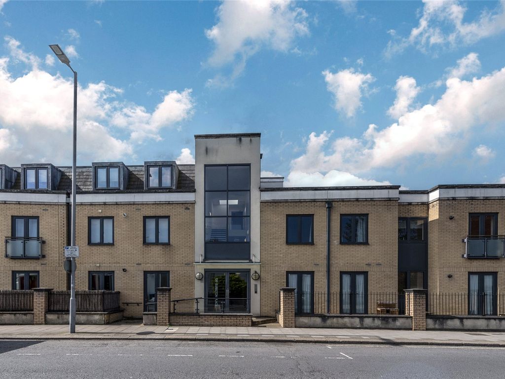 2 bed flat for sale in Brighton Road, Surbiton KT6, £499,000 Zoopla