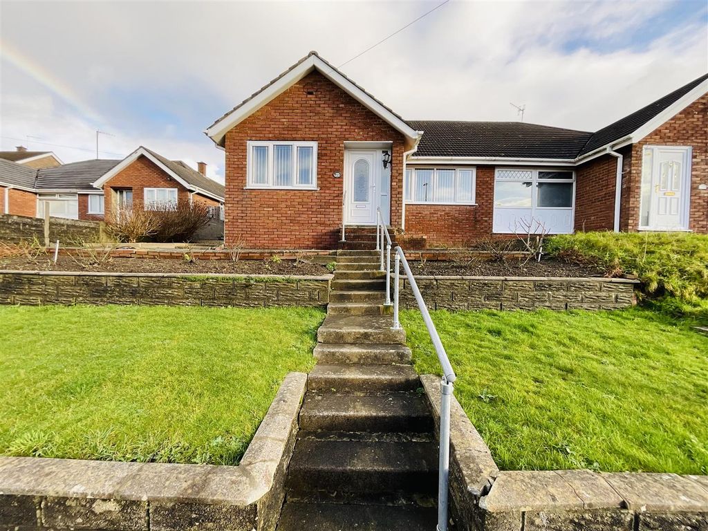 3 bed bungalow for sale in Brynheulog, Dafen, Llanelli SA14, £178,000