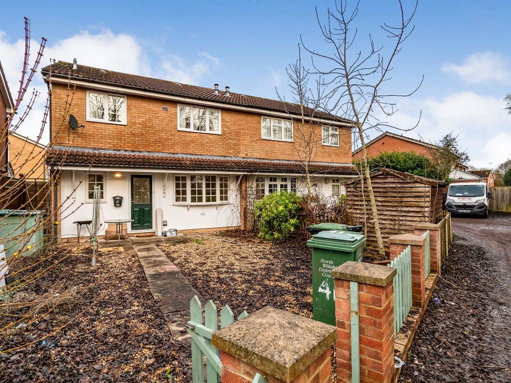 2 bed semidetached house for sale in James Close, Pewsham, Chippenham