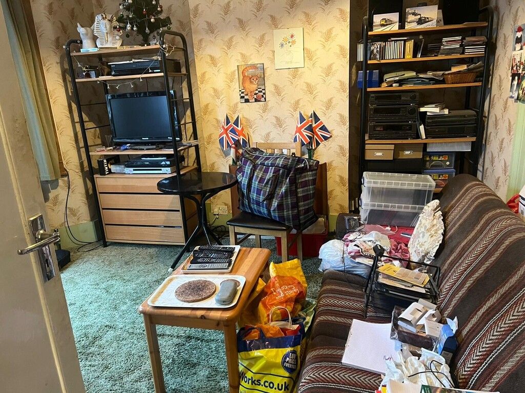 3 bed terraced house for sale in Hampton Road, Ilford IG1, £350,000