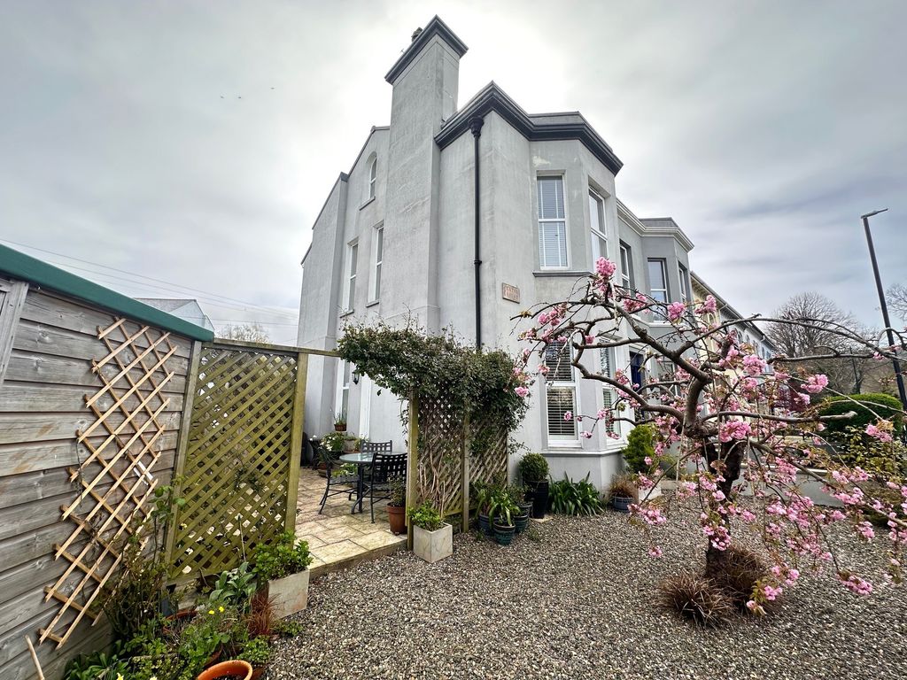 3 bed property for sale in Fairfield Avenue, Ramsey, Ramsey, Isle Of