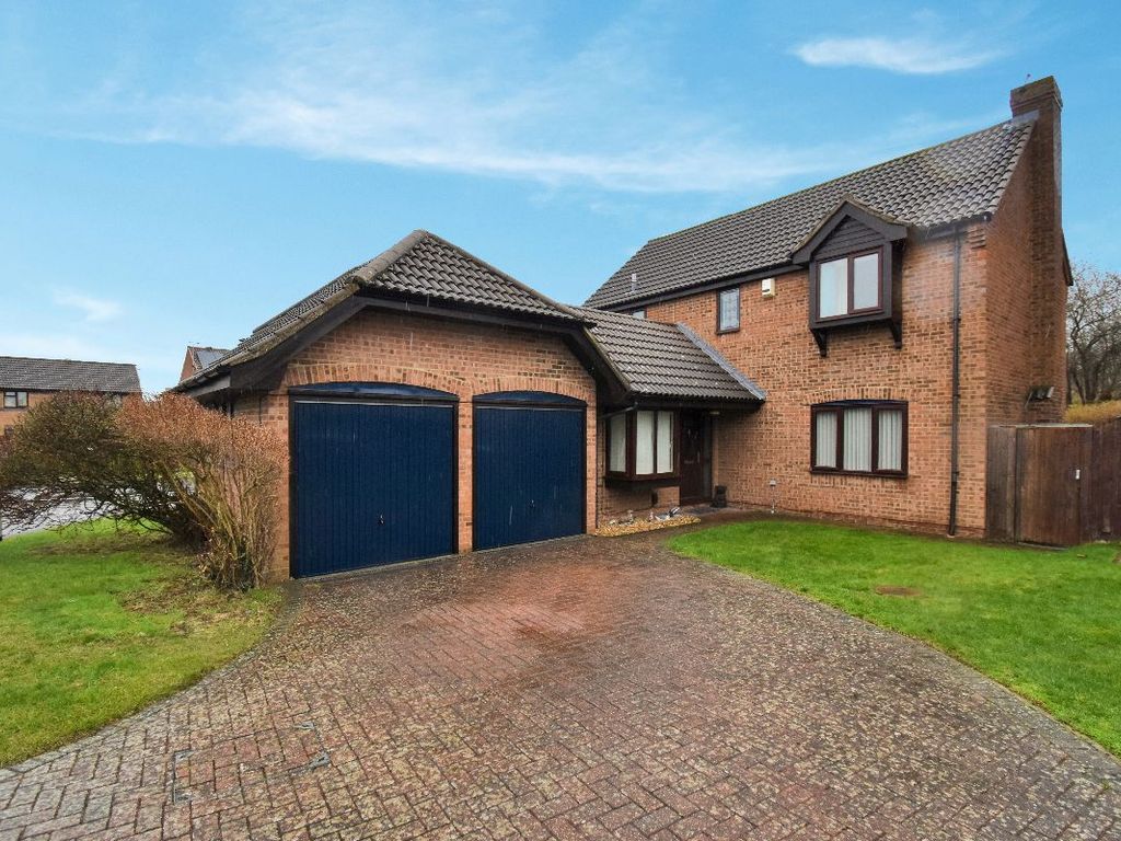 4 bed detached house for sale in Coltsfoot Close, Cherry Hinton