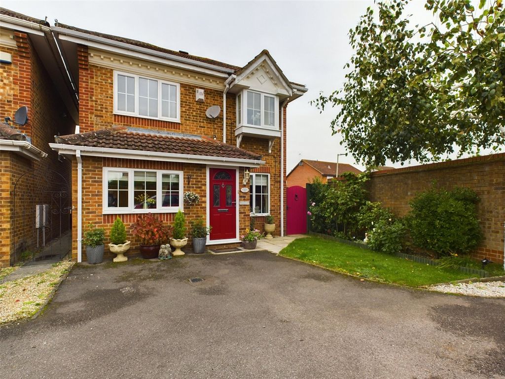 3 bed detached house for sale in Friary Road, Abbeymead, Gloucester, Gloucestershire GL4, £