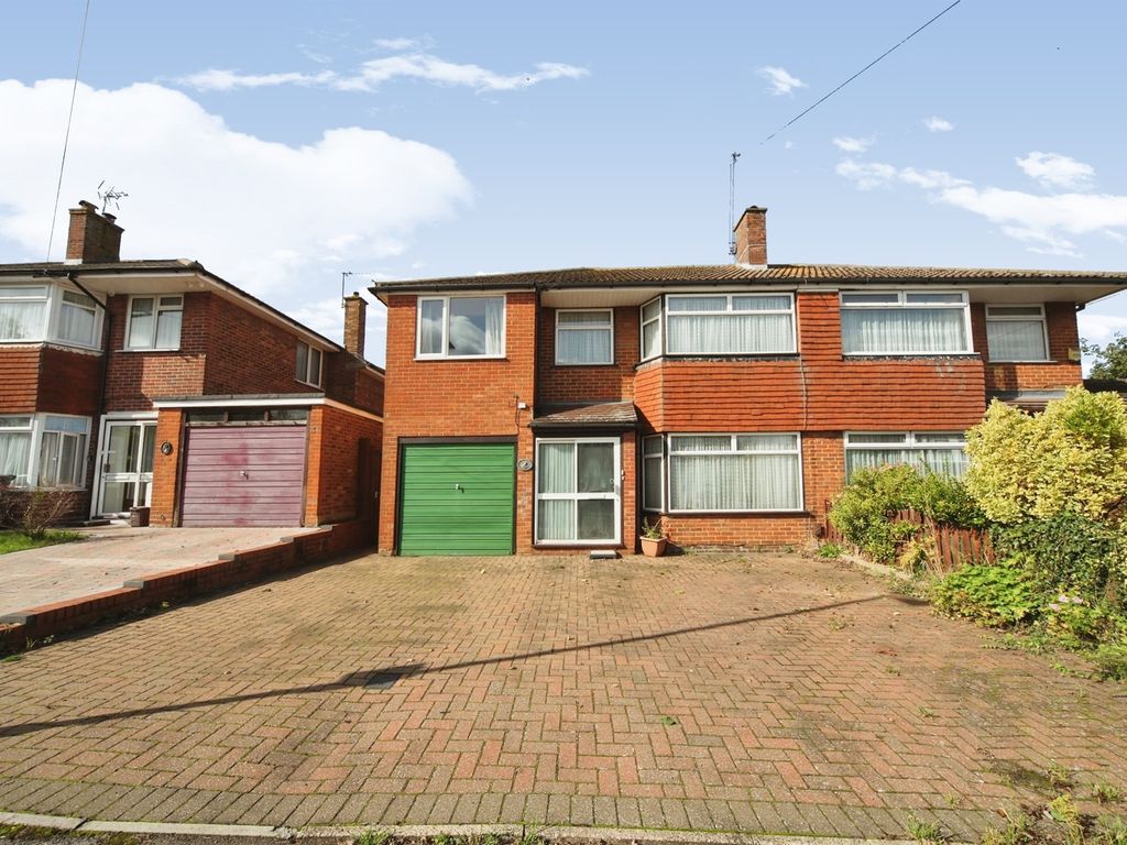 4 bed semidetached house for sale in Windermere Close, Dunstable LU6, £375,000 Zoopla