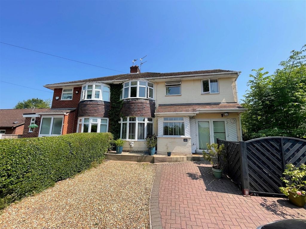 3 bed semidetached house for sale in New Road, Wrockwardine Wood