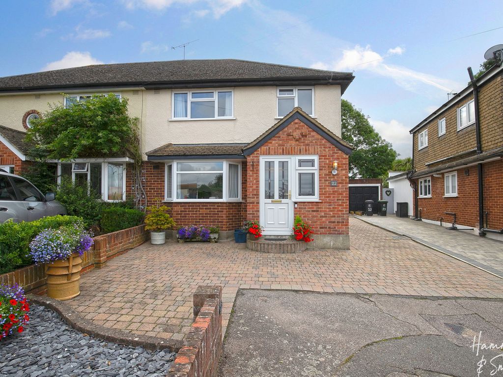 4 bed semidetached house for sale in Princes Close, North Weald CM16