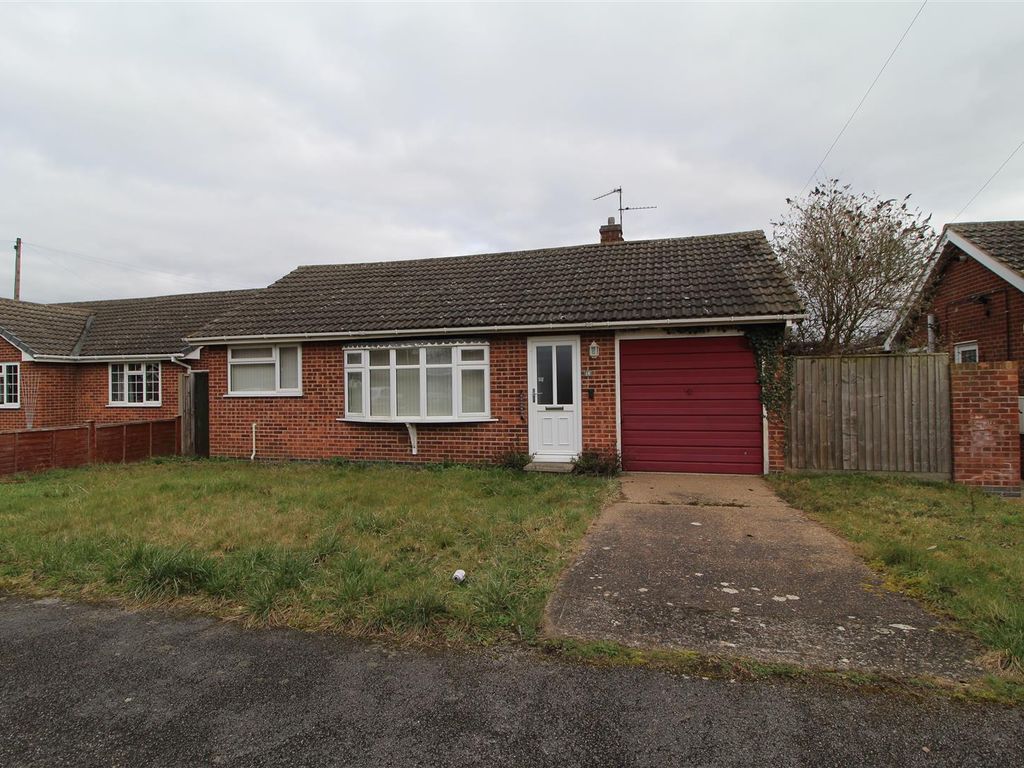 2 bed bungalow for sale in Barnfield Road, Collingham, Newark NG23 Zoopla