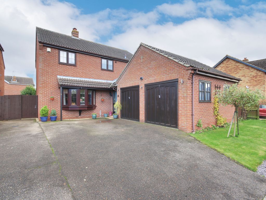 4 bed detached house for sale in Pathfinder Way, Warboys, Huntingdon