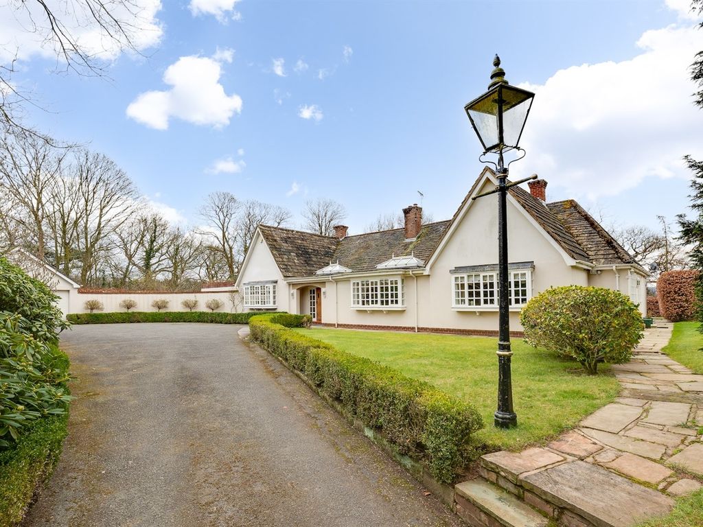 3 bed detached bungalow for sale in Forest Hill, Hartford, Northwich
