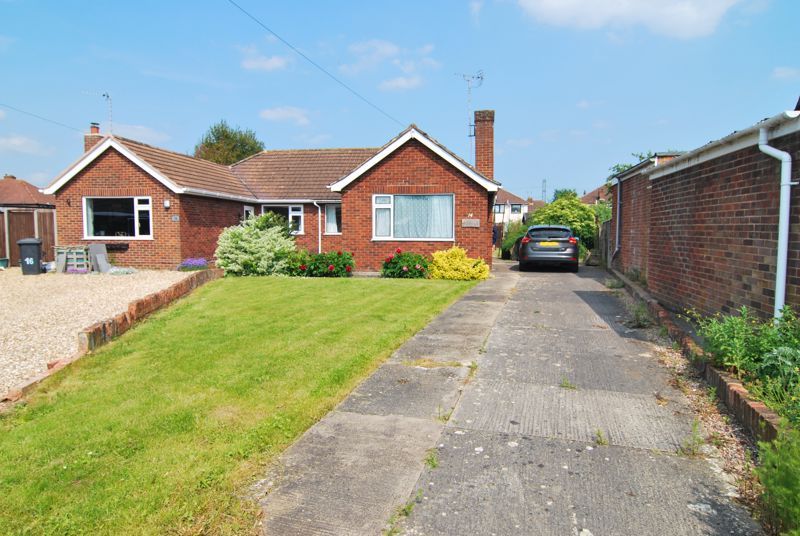 2 bed semidetached bungalow for sale in Manor Park, Longlevens