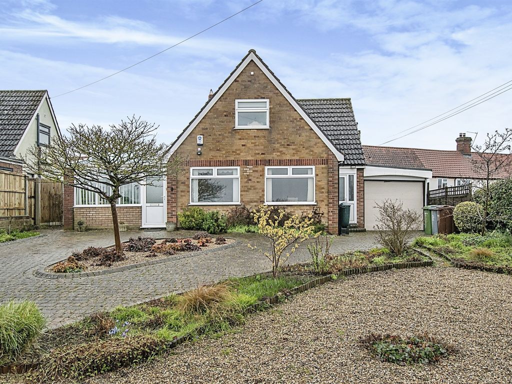 3 bed bungalow for sale in Old Norwich Road, Horsham St. Faith, Norwich