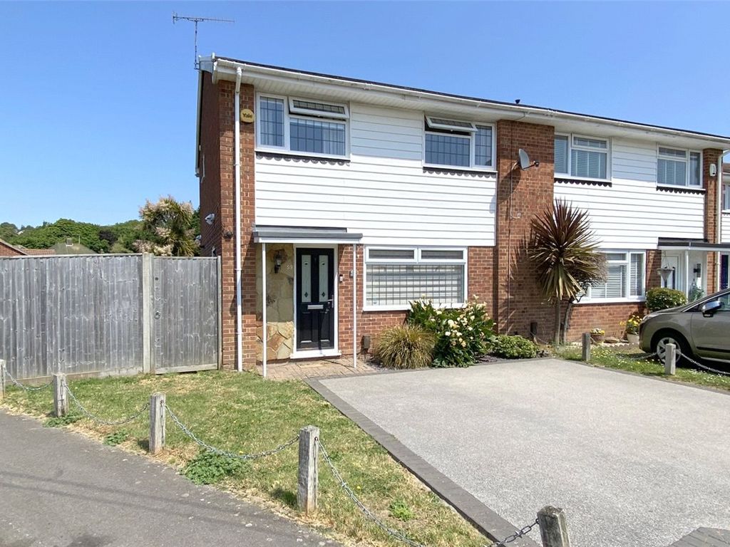3 bed end terrace house for sale in Hayley Road, Lancing, West Sussex