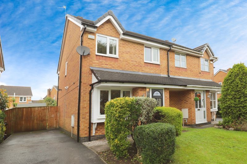 3 bed semidetached house for sale in Meadowbrook Close, Bury BL9, £