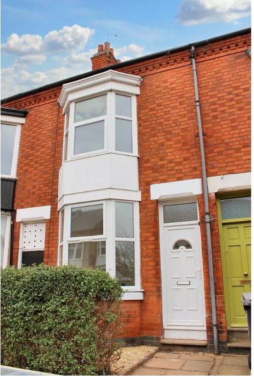 3 bed terraced house for sale in Haddenham Road, Leicester LE3, £