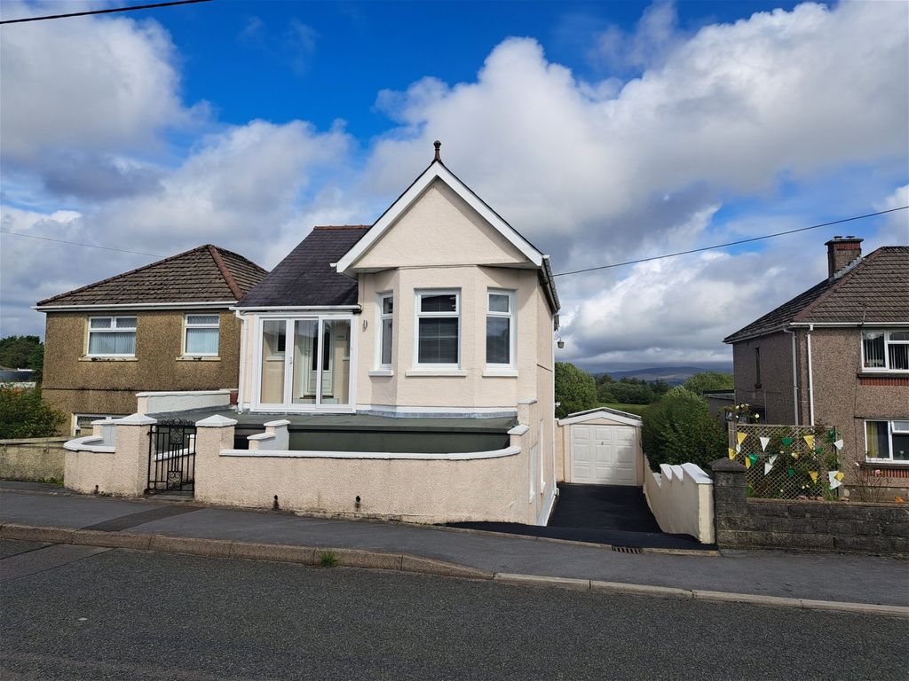 3 bed detached house for sale in Waterloo Road, Penygroes, Llanelli
