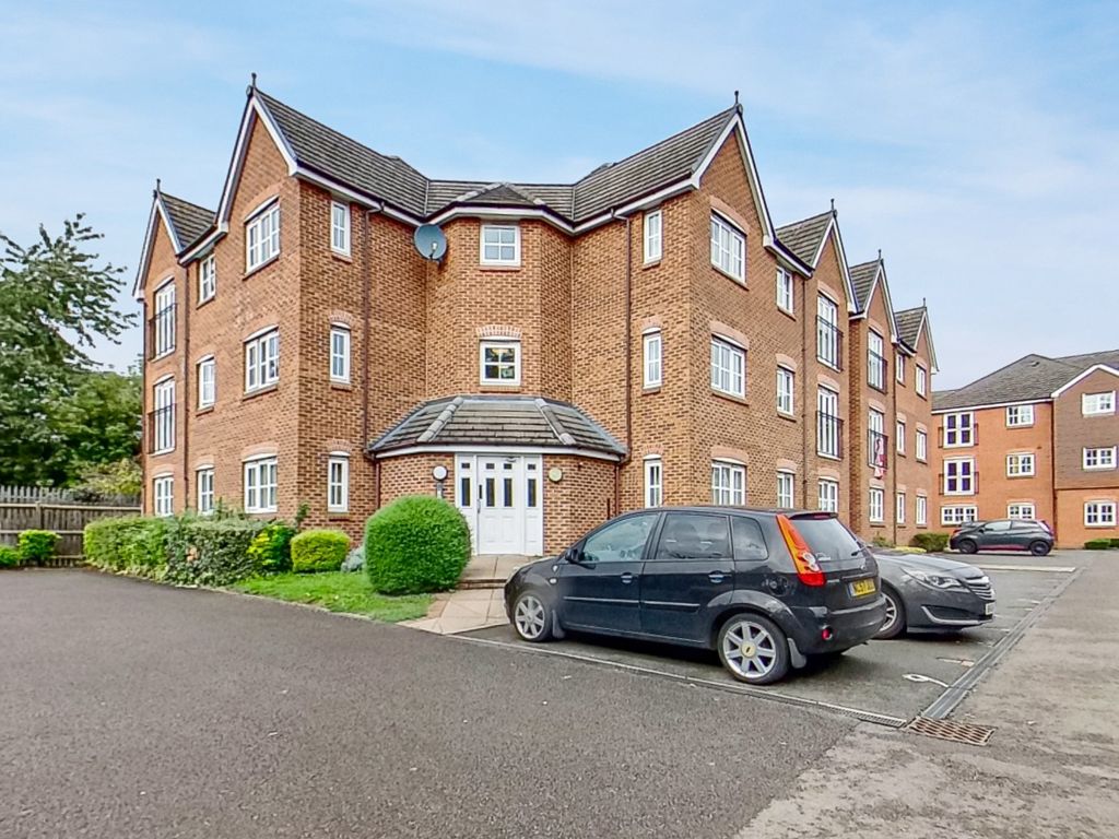 2 bed flat to rent in Hendeley Court, BurtonOnTrent, Staffordshire